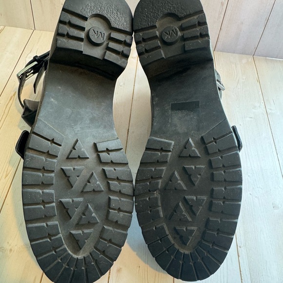 MICHAEL KORS - Corey Leather Cutout Ankle Boot - Picture 12 of 13